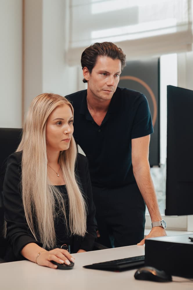 persoon aan de computer